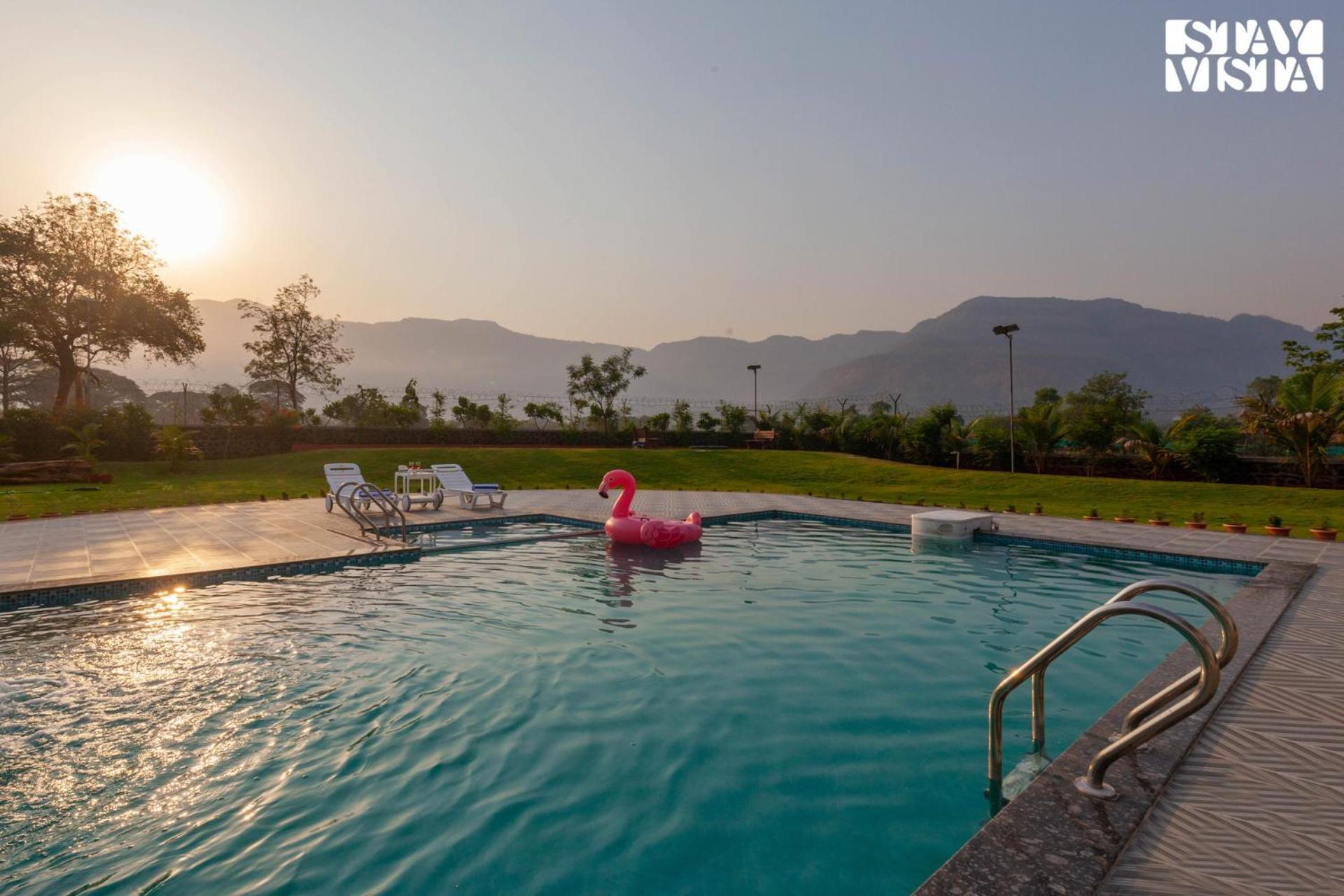Stayvista'S Hillside Meadows - Mountainside Retreat With Farm View, Pool & Deck, Lawn & Gazebo Chinchavli Ngoại thất bức ảnh