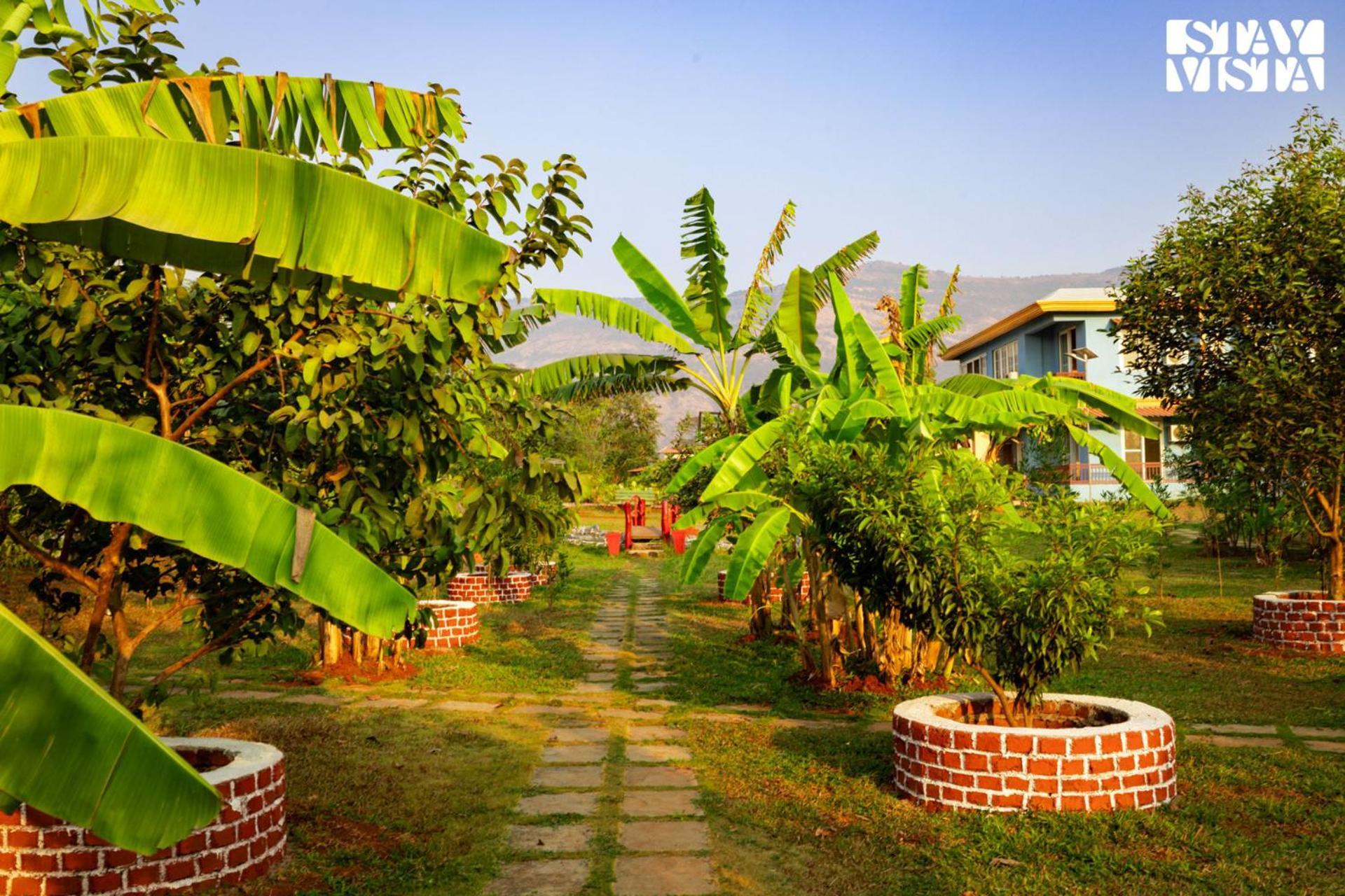 Stayvista'S Hillside Meadows - Mountainside Retreat With Farm View, Pool & Deck, Lawn & Gazebo Chinchavli Ngoại thất bức ảnh